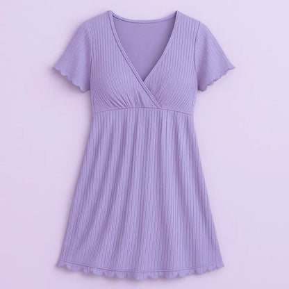 Robe de grossesse violette élégante et confortable pour future maman