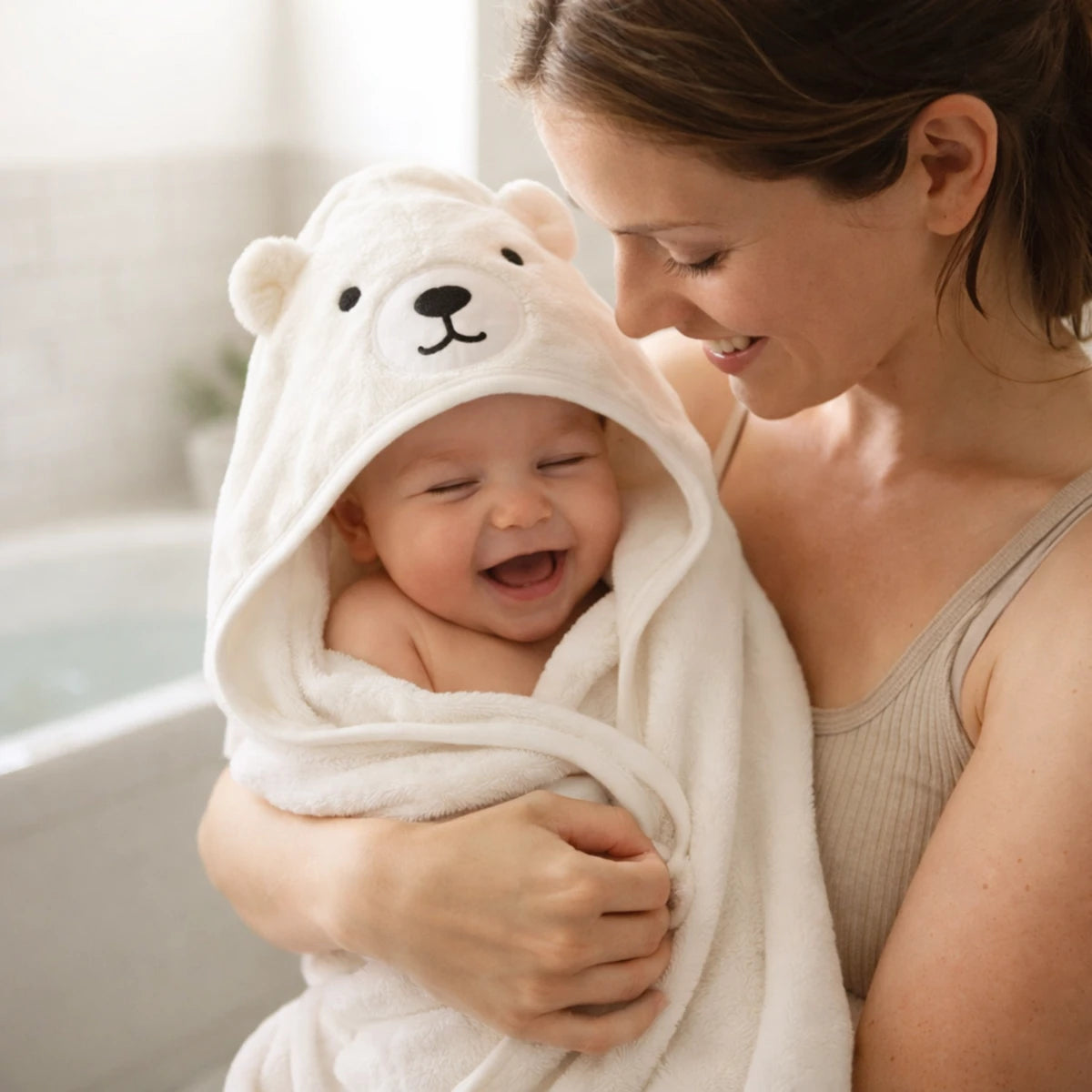 serviette bébé capuche ours blanc utilisation après bain peau douce