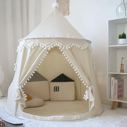 tente enfant beige tipi intérieur cosy avec coussins maison